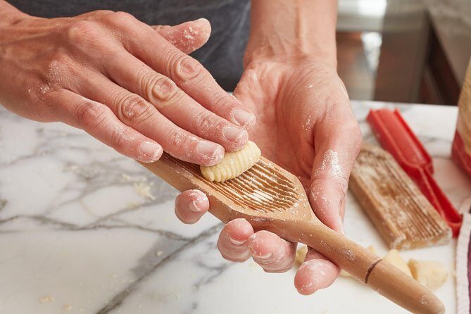 Share Your Pasta Love in a Local’s Home in Milan - The Aperitivo to Dinner Transition: Sitting Down and Eating What You Made
