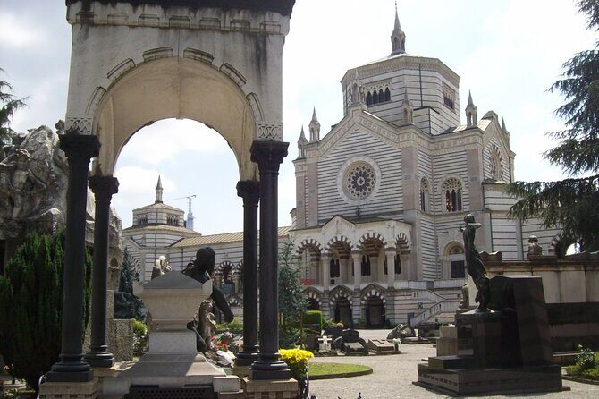 The Monumental Cemetery of Milan: discover the unexpected - Campari family and other famous Italians: what the guide brings to the stones