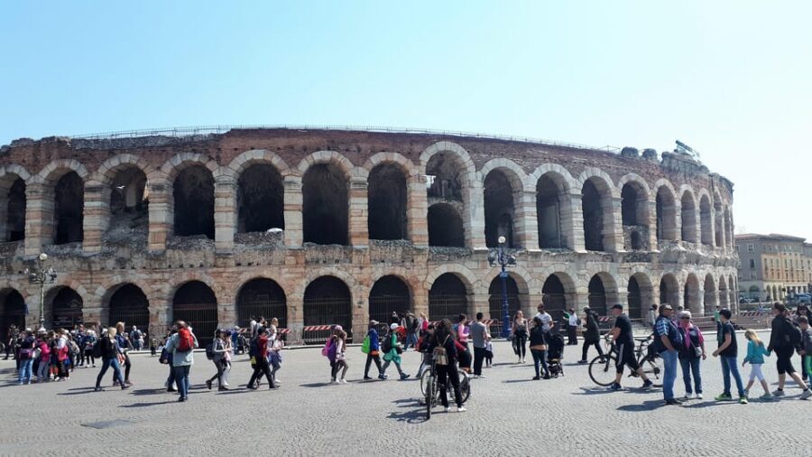 Visit of Verona and Lake Garda. Full day tour from Milan - From Milan: meeting at Hotel Gallia and settling into the ride