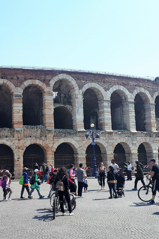 Visit of Verona and Lake Garda. Full day tour from Milan - The 2.5 hours of free time in Verona: shop, wander, and don’t miss the bus